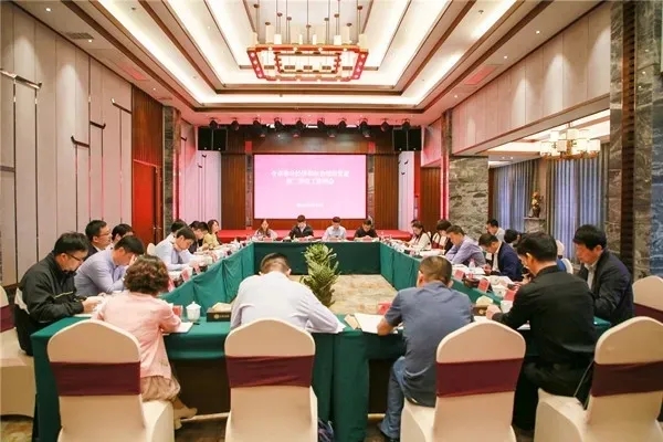 全市非公經(jīng)濟(jì)和社會(huì)組織黨建第二季度工作例會(huì)在新站召開！