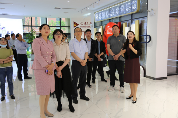 全市非公經(jīng)濟(jì)和社會(huì)組織黨建第二季度工作例會(huì)在新站召開！